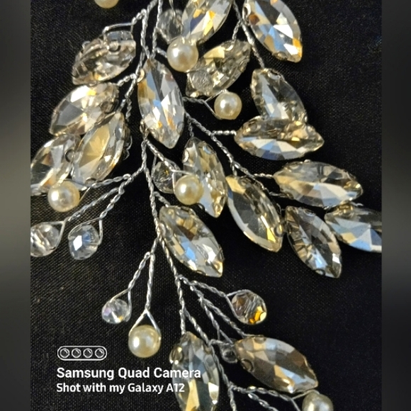 Rhinestone Handmade Bridal Hair Comb Accessory - Picture 3 of 14